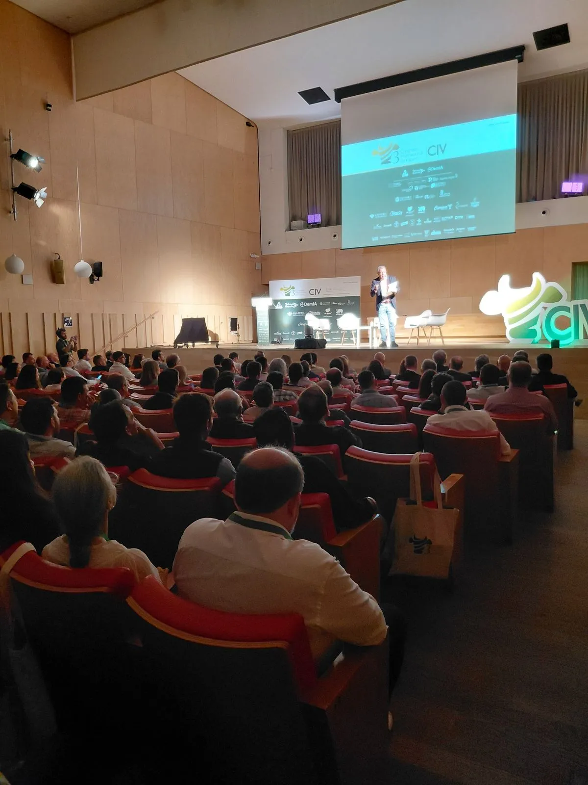 Foto 4 - El Congreso Internacional de Vacuno consolida en Salamanca su papel como foro clave para impulsar el futuro del sector