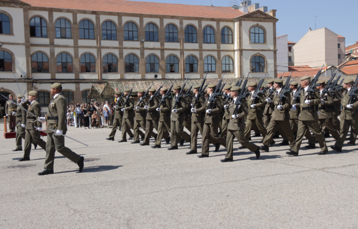 Salamanca celebra la festividad de San Fernando en el acuartelamiento General Arroquia