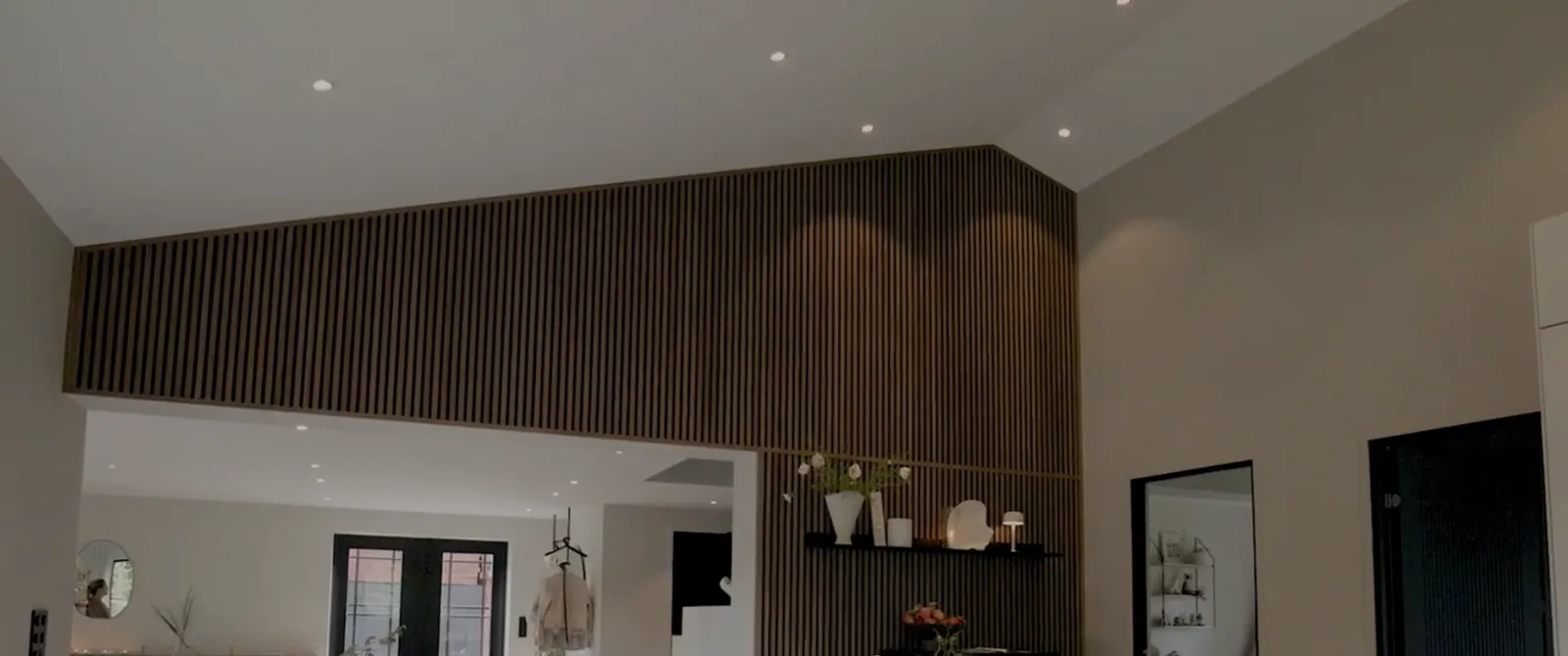 Paneles acústicos de madera: una opción para mejorar el ambiente en interiores