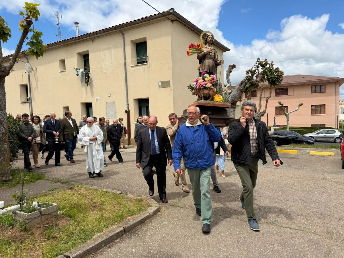 Foto 6 - Eucarist&iacute;a, procesi&oacute;n y bendici&oacute;n: as&iacute; ha vivido Guijuelo la fiesta de San Isidro