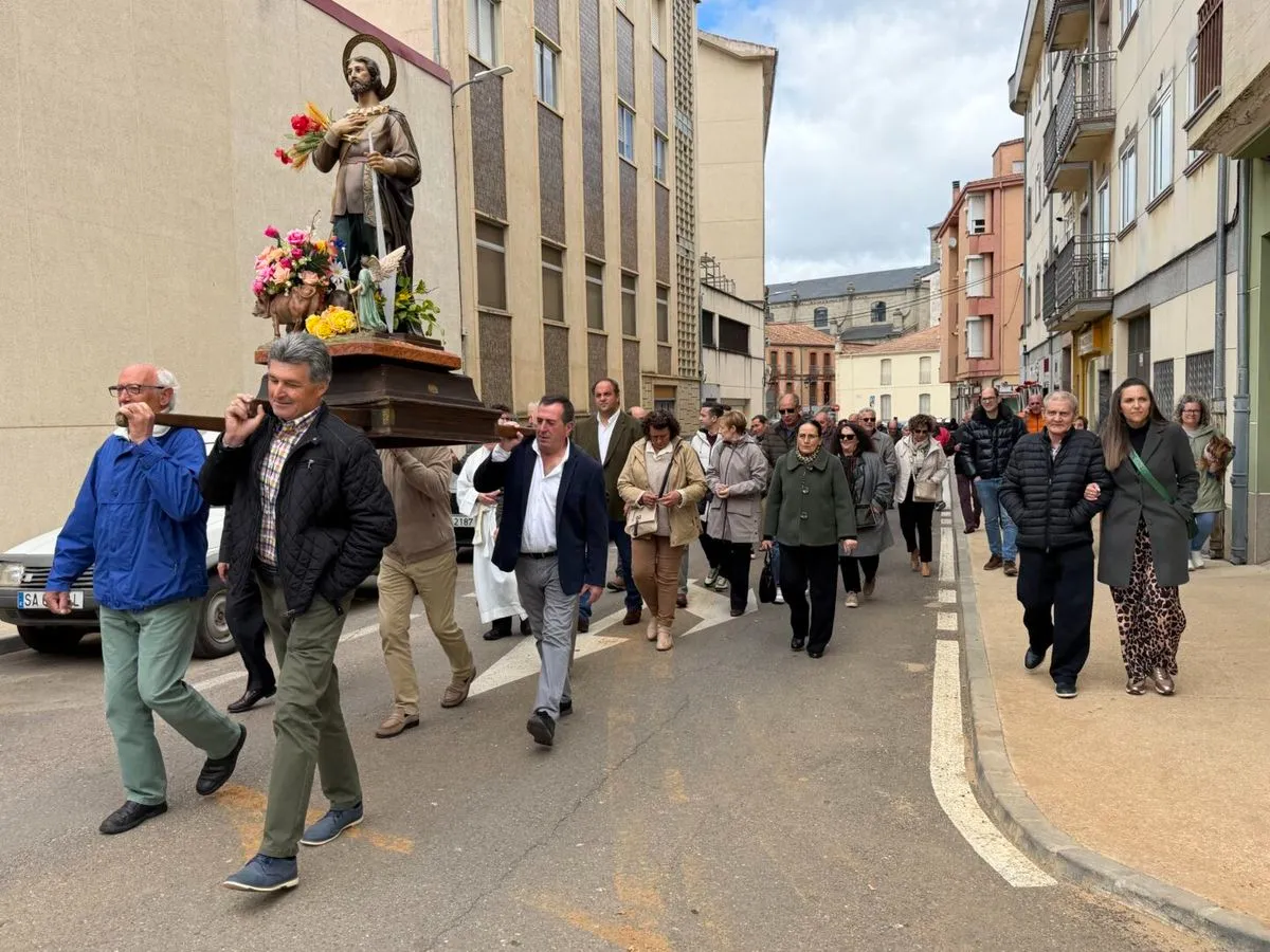 Foto 2 - Eucarist&iacute;a, procesi&oacute;n y bendici&oacute;n: as&iacute; ha vivido Guijuelo la fiesta de San Isidro
