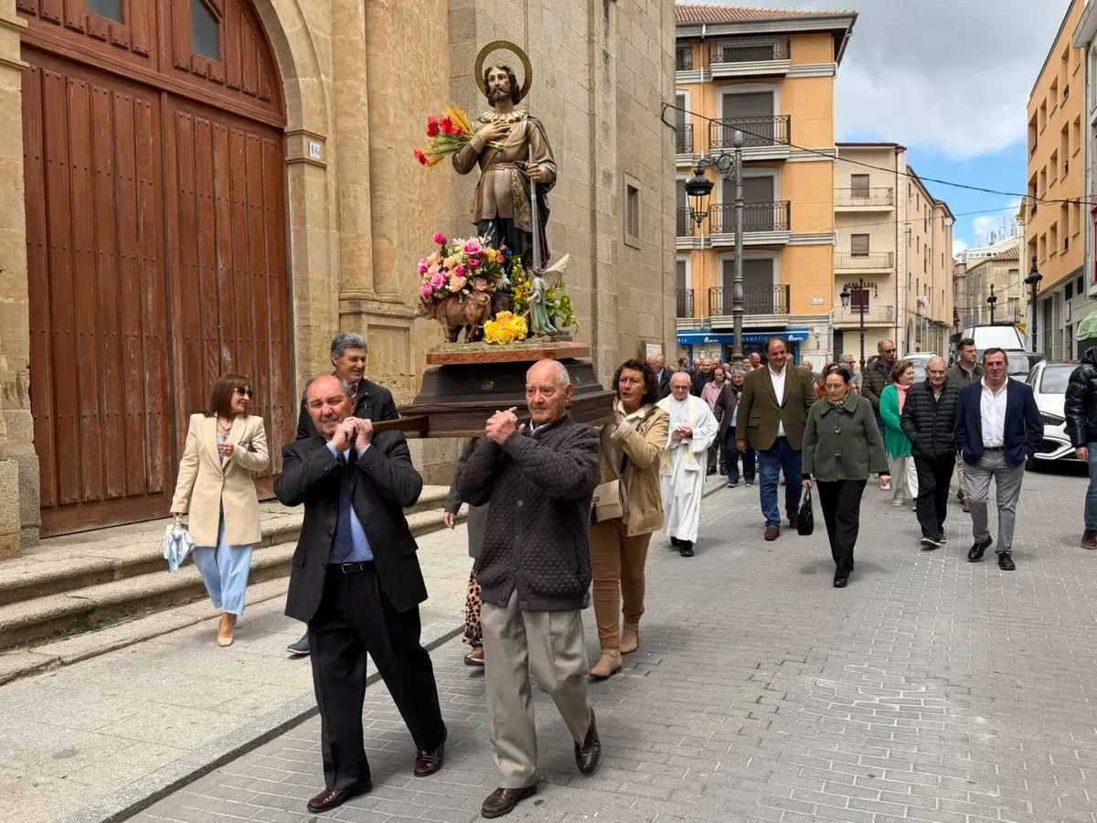 Foto 4 - Eucarist&iacute;a, procesi&oacute;n y bendici&oacute;n: as&iacute; ha vivido Guijuelo la fiesta de San Isidro