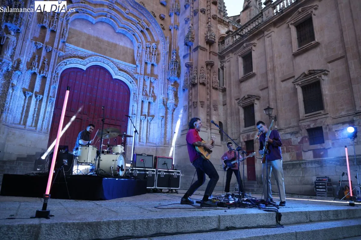 MINIÑO desata su potente rock en el Patio Chico de Salamanca. Foto de David Sañudo