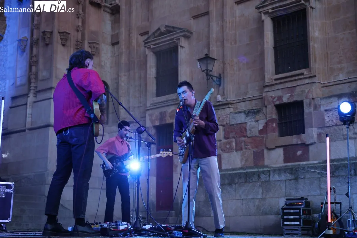 MINIÑO desata su potente rock en el Patio Chico de Salamanca. Foto de David Sañudo