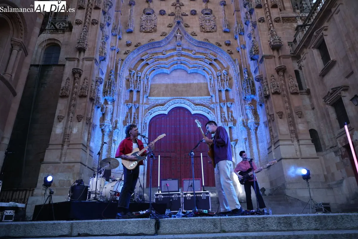 MINIÑO desata su potente rock en el Patio Chico de Salamanca. Foto de David Sañudo