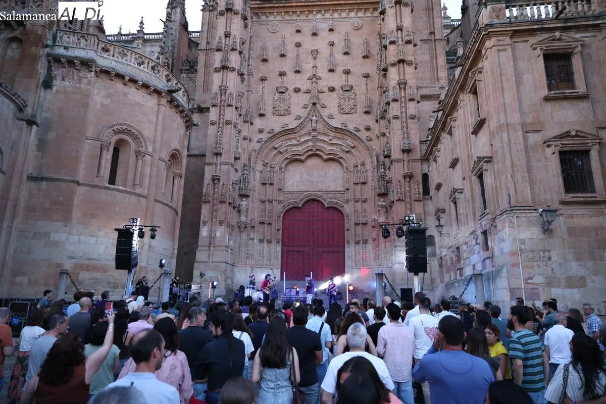 MINIÑO desata su potente rock en el Patio Chico de Salamanca. Foto de David Sañudo