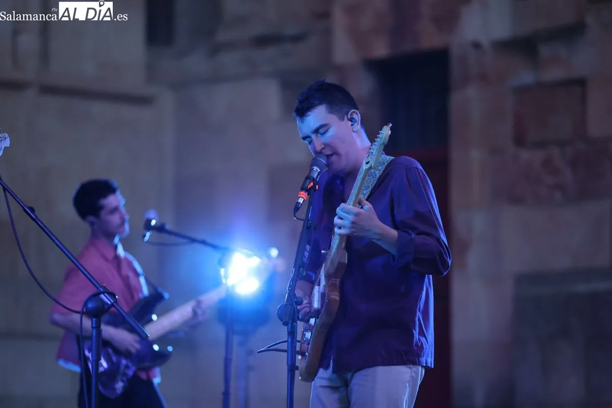 MINIÑO desata su potente rock en el Patio Chico de Salamanca. Foto de David Sañudo