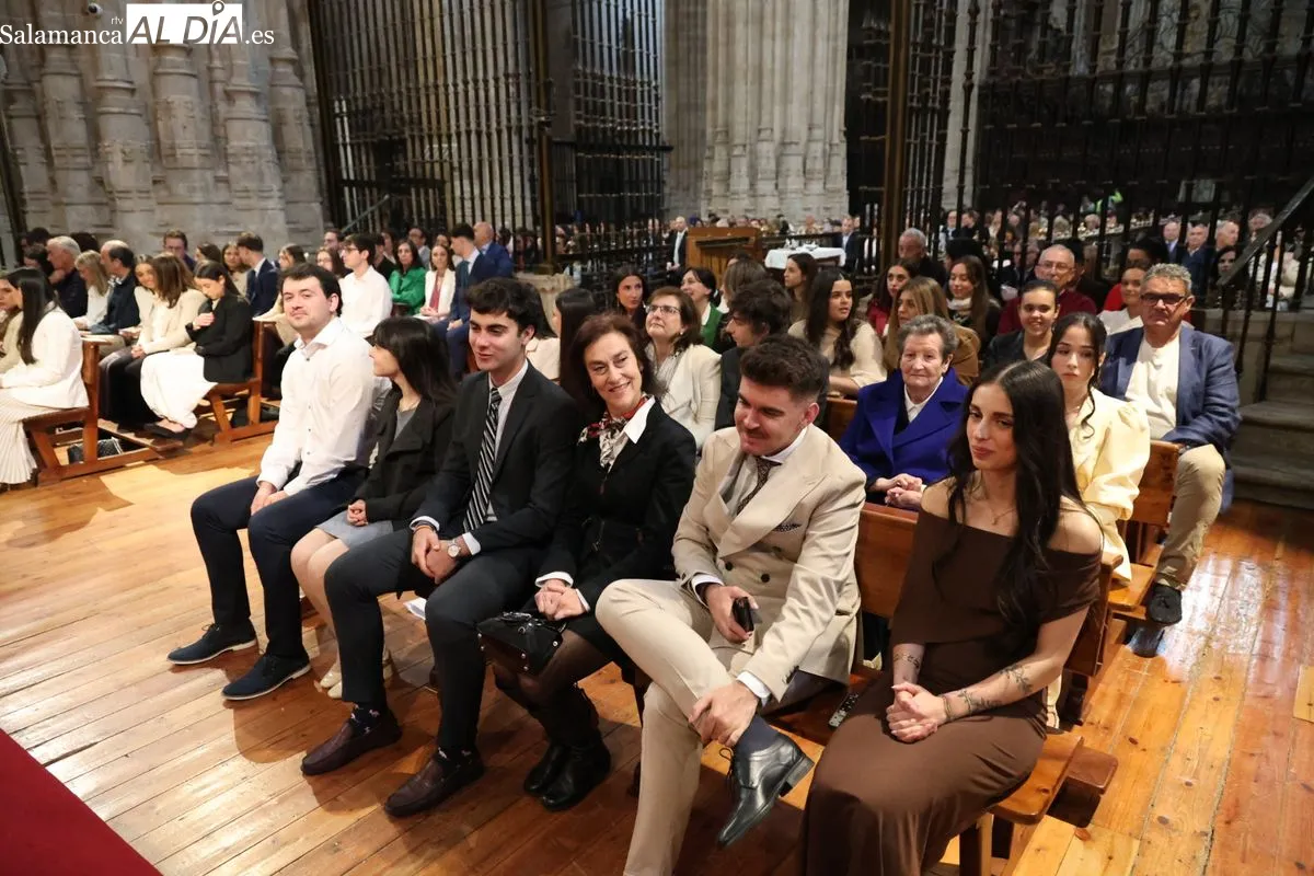 Confirmación de medio centenar de jóvenes en la Catedral Nueva de Salamanca. Fotos: David Sañudo