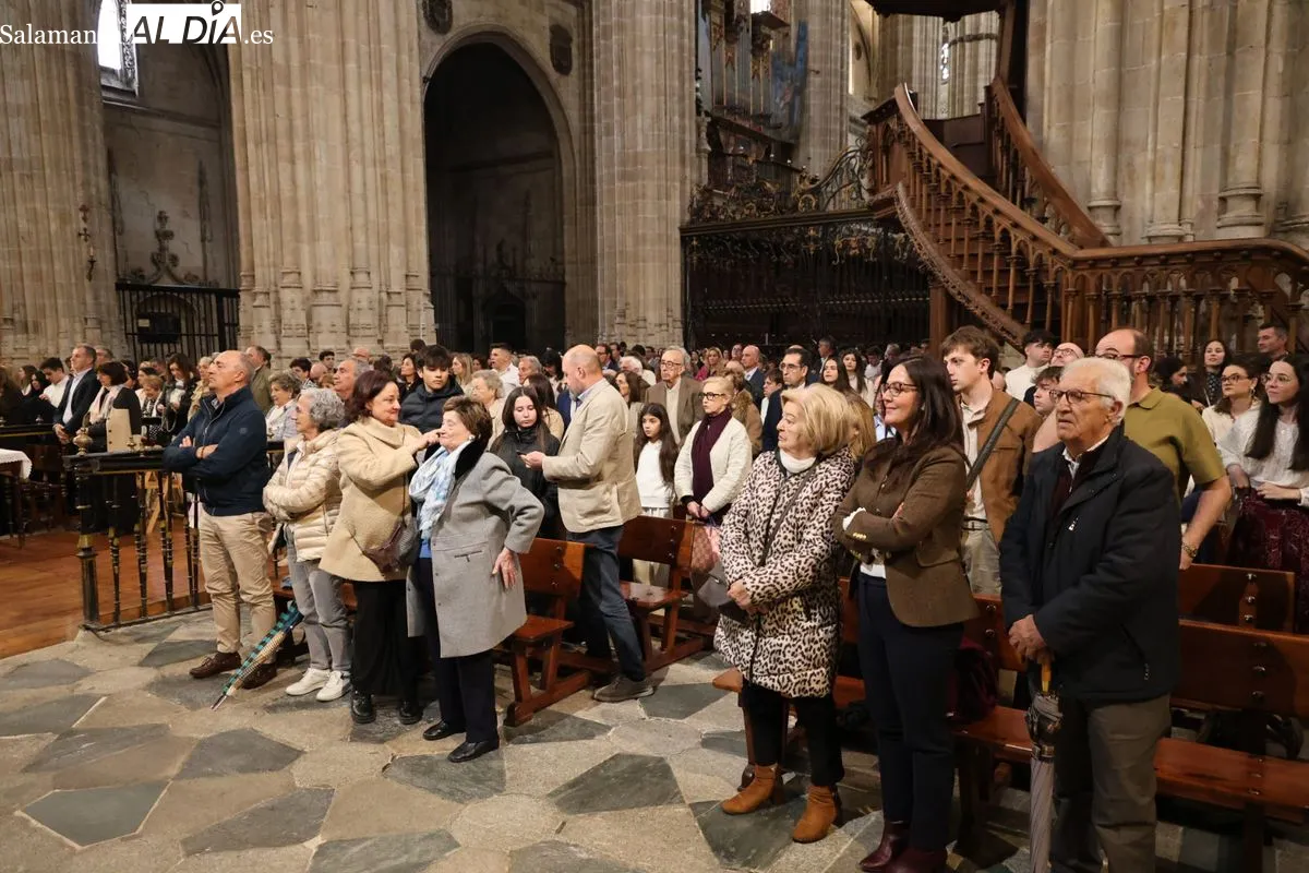 Confirmación de medio centenar de jóvenes en la Catedral Nueva de Salamanca. Fotos: David Sañudo