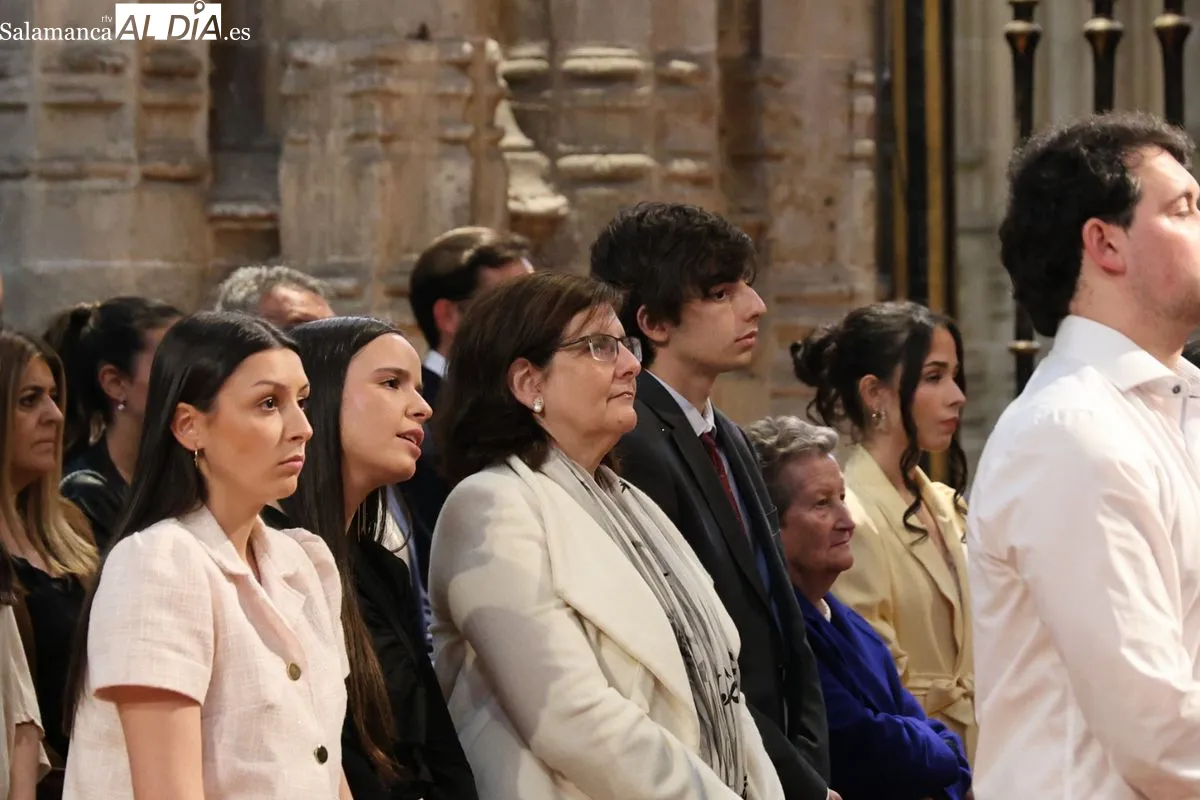 Confirmación de medio centenar de jóvenes en la Catedral Nueva de Salamanca. Fotos: David Sañudo