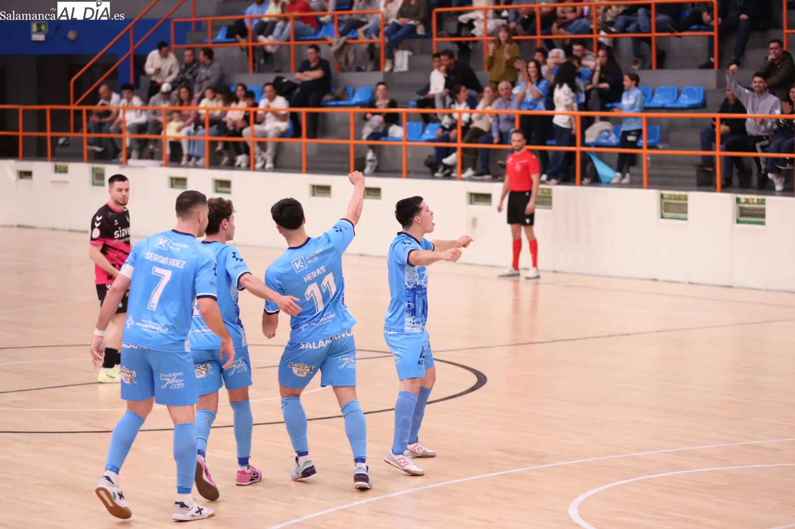 FOTOS | El Salamanca FS firma las tablas con el Pinseque FS en La Alamedilla y tiene que ir a ganar a Zaragoza pasa pasar de ronda en el playoff (5-5)