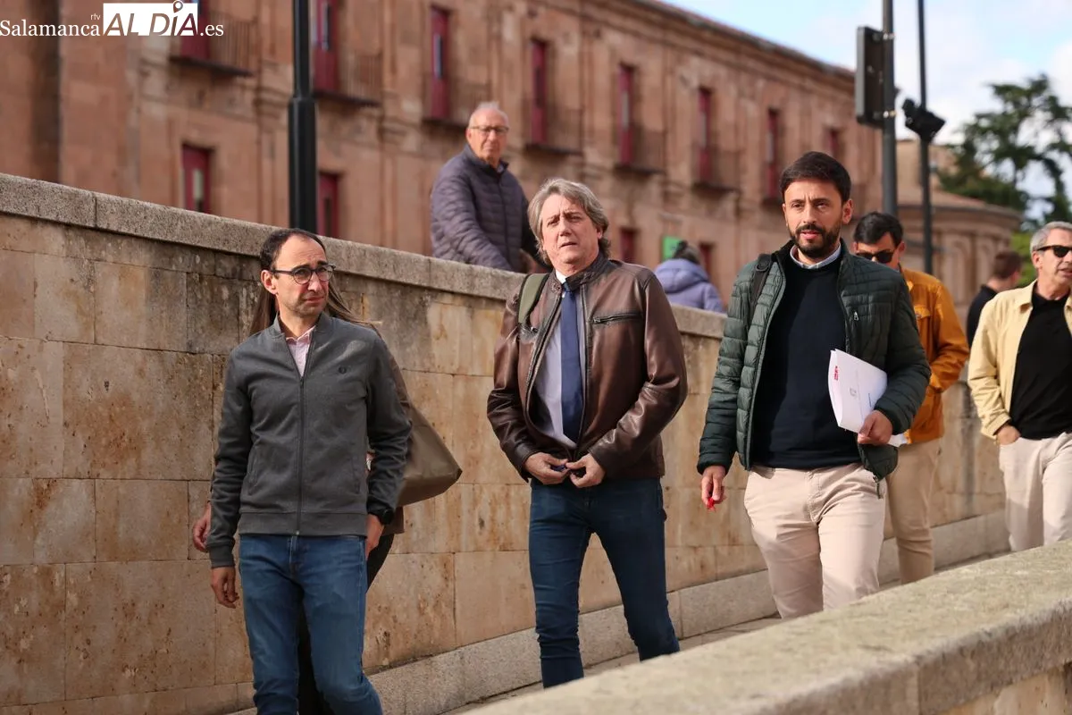 Mesa del Transporte en Salamanca, que ha contado con la participación del secretario general del PSOE de Castilla y León, Carlos Martínez. Fotos: David Sañudo