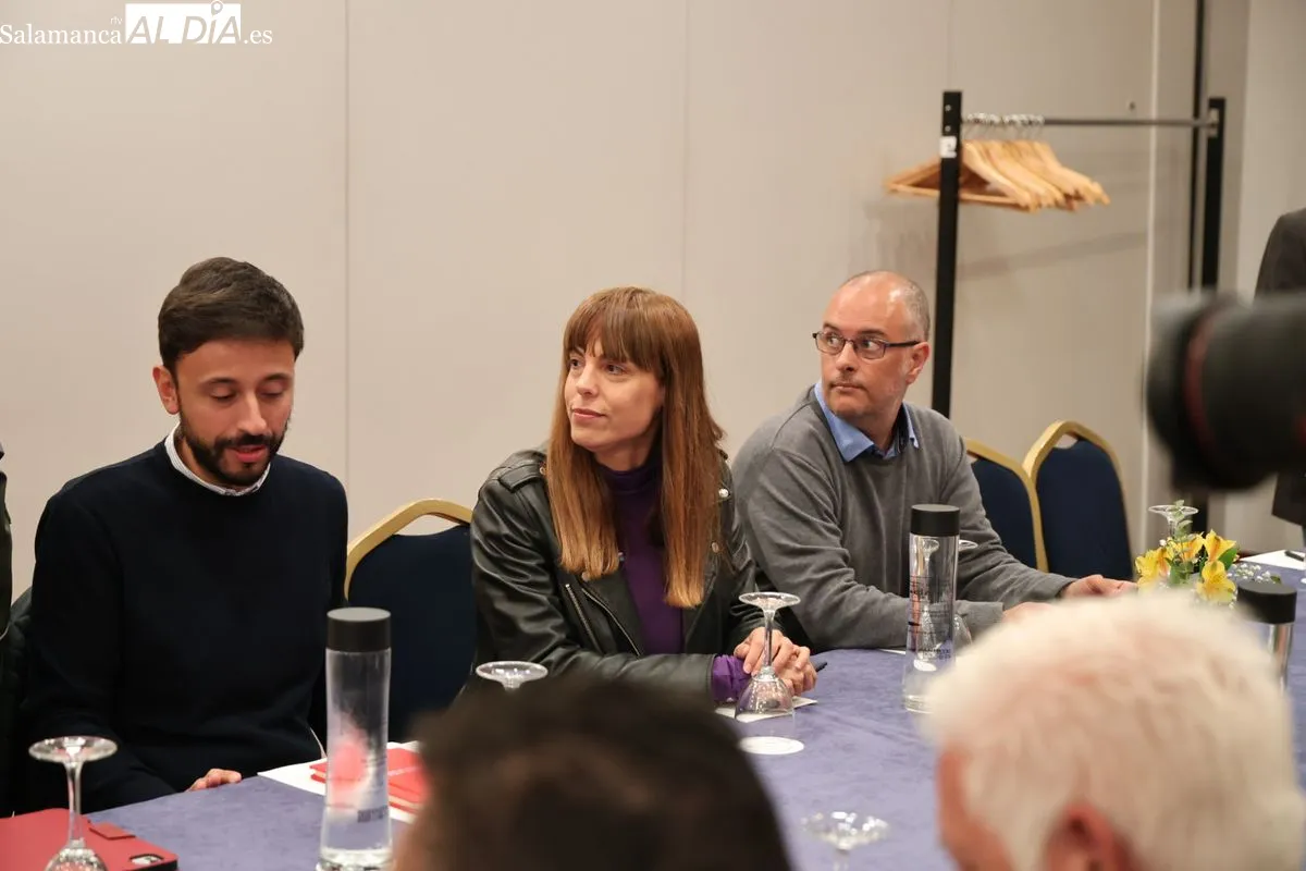 Mesa del Transporte en Salamanca, que ha contado con la participación del secretario general del PSOE de Castilla y León, Carlos Martínez. Fotos: David Sañudo