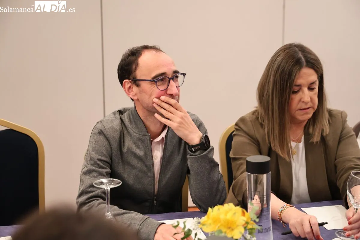 Mesa del Transporte en Salamanca, que ha contado con la participación del secretario general del PSOE de Castilla y León, Carlos Martínez. Fotos: David Sañudo