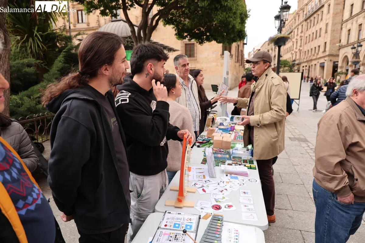 'Destino: Salamanca Accesible', una iniciativa se sensibilización social en la plaza de Los Bandos de Salamanca. Fotos: David Sañudo