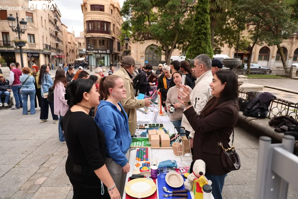 'Destino: Salamanca Accesible', una iniciativa se sensibilización social en la plaza de Los Bandos de Salamanca. Fotos: David Sañudo
