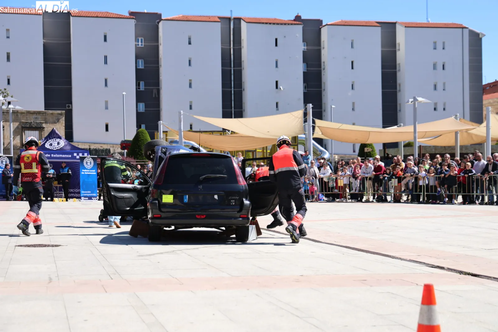 Un espectacular simulacro de accidente en Salamanca muestra cómo salvar vidas | FOTOS: David Sañudo