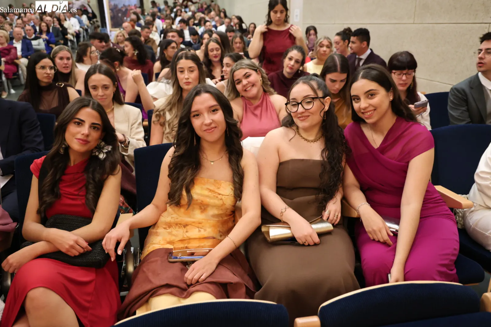Emotiva despedida a la nueva generación de maestros formados en la UPSA | FOTOS: David Sañudo