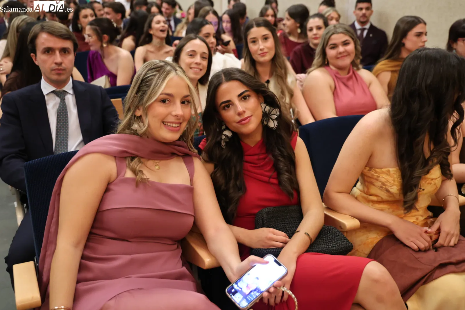 Emotiva despedida a la nueva generación de maestros formados en la UPSA | FOTOS: David Sañudo