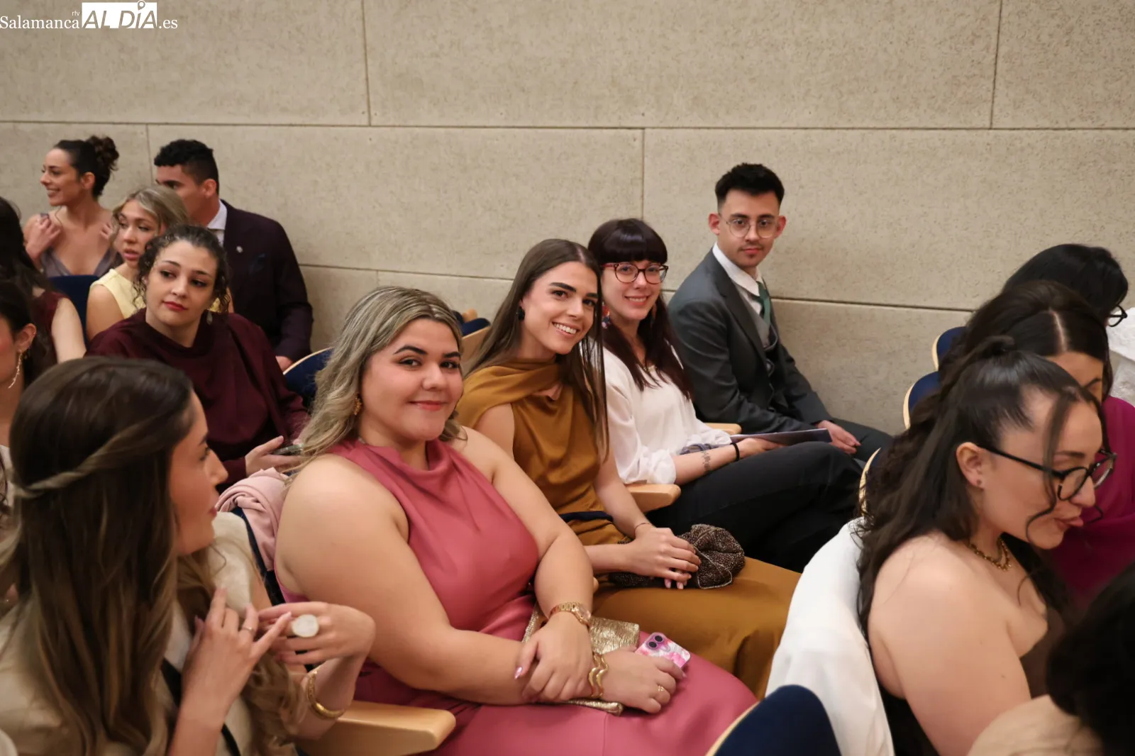 Emotiva despedida a la nueva generación de maestros formados en la UPSA | FOTOS: David Sañudo