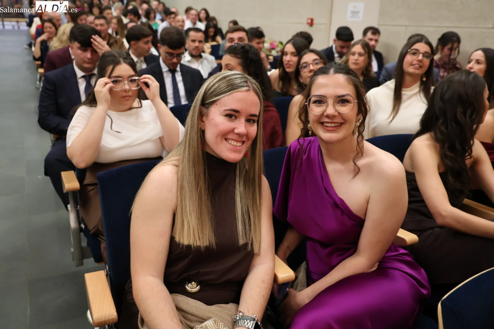 Emotiva despedida a la nueva generación de maestros formados en la UPSA | FOTOS: David Sañudo