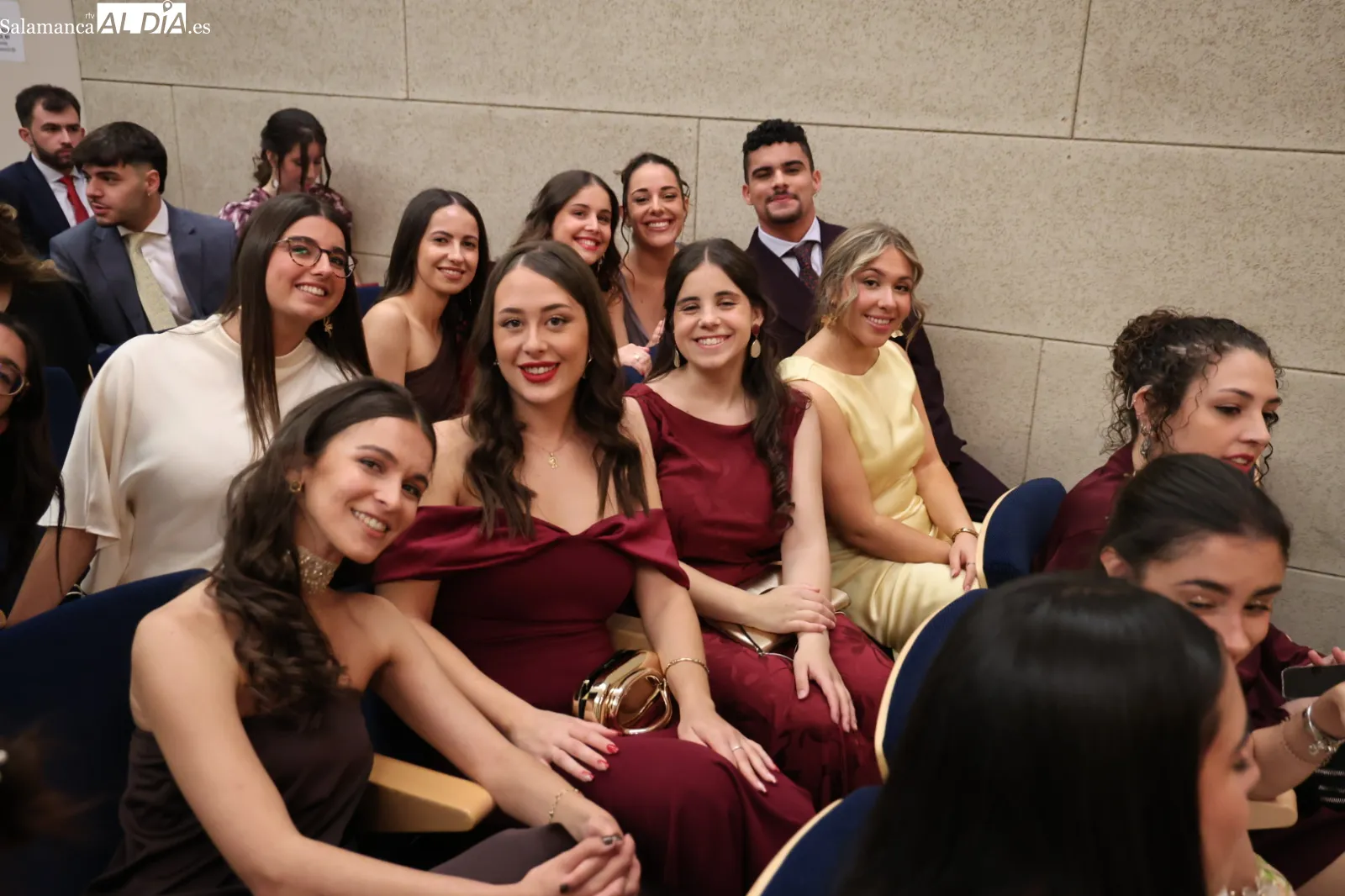 Emotiva despedida a la nueva generación de maestros formados en la UPSA | FOTOS: David Sañudo