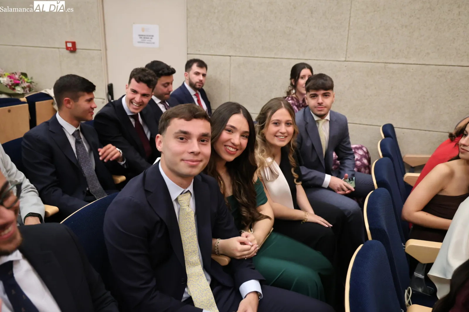 Emotiva despedida a la nueva generación de maestros formados en la UPSA | FOTOS: David Sañudo