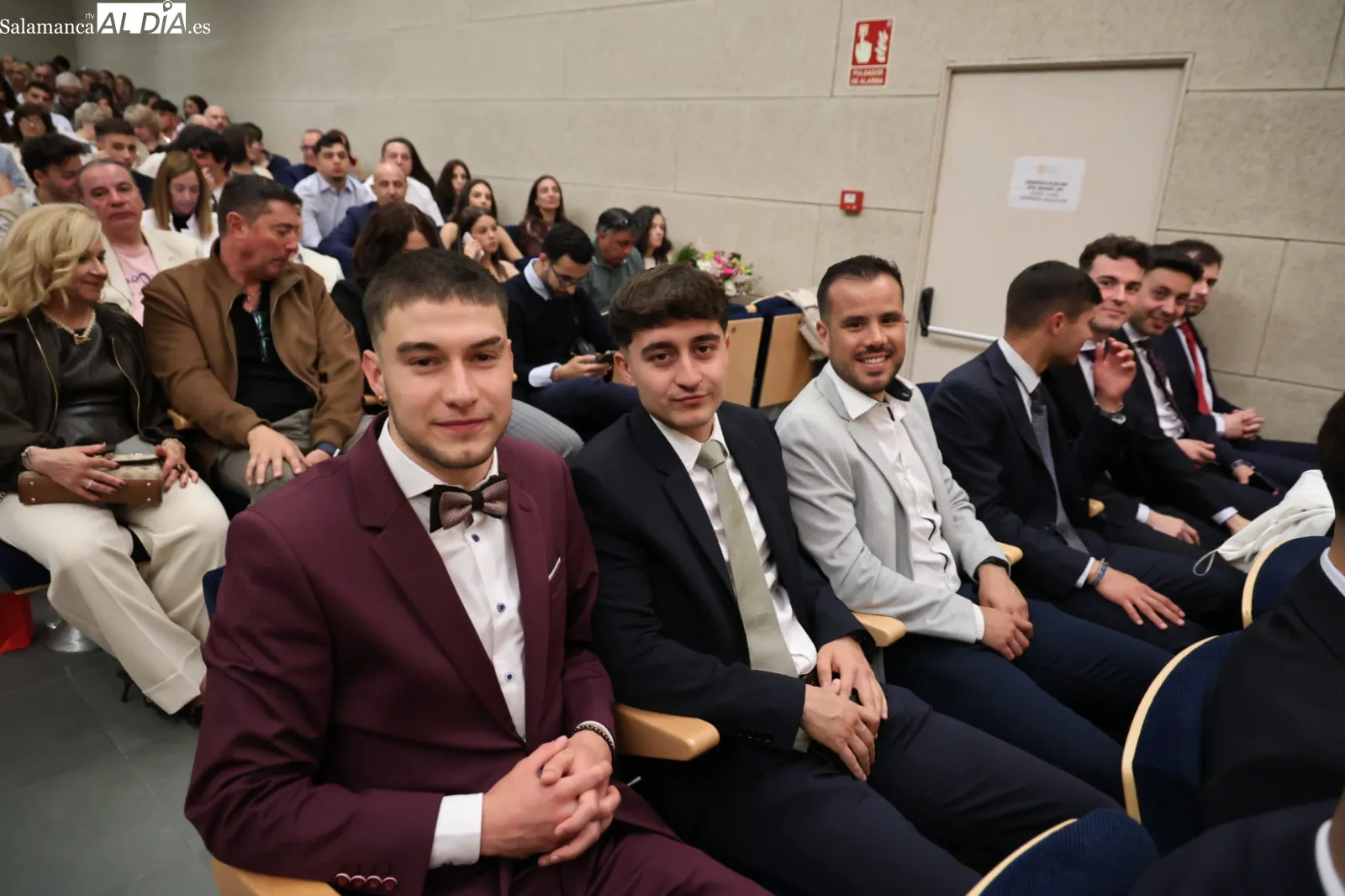 Emotiva despedida a la nueva generación de maestros formados en la UPSA | FOTOS: David Sañudo