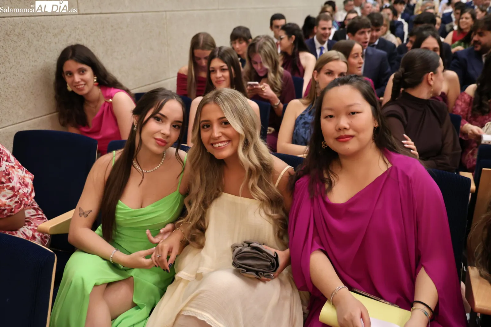 Emotiva despedida a la nueva generación de maestros formados en la UPSA | FOTOS: David Sañudo