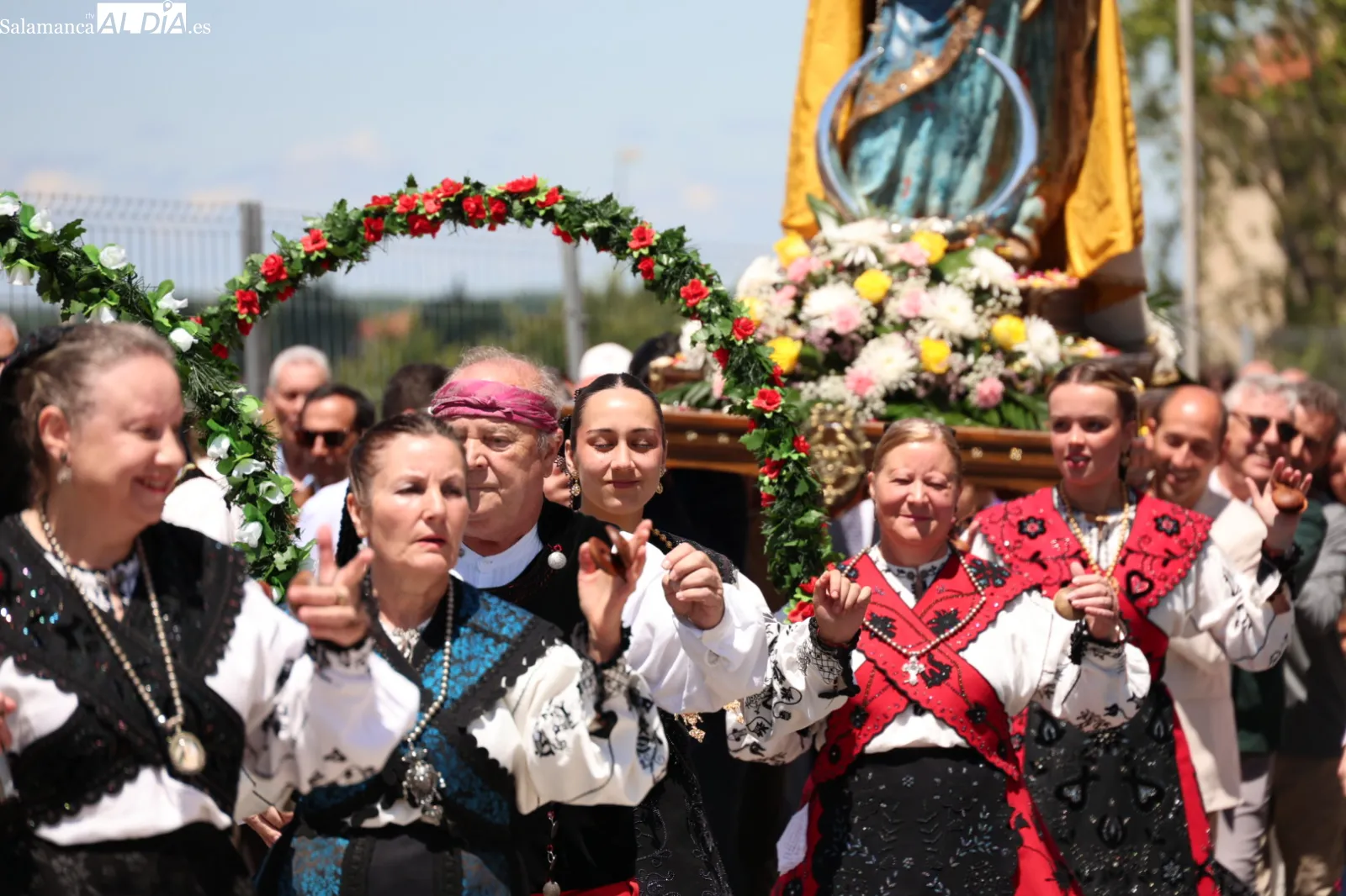 Procesión de la Virgen de los Remedios en Villamayor | FOTOS: David Sañudo