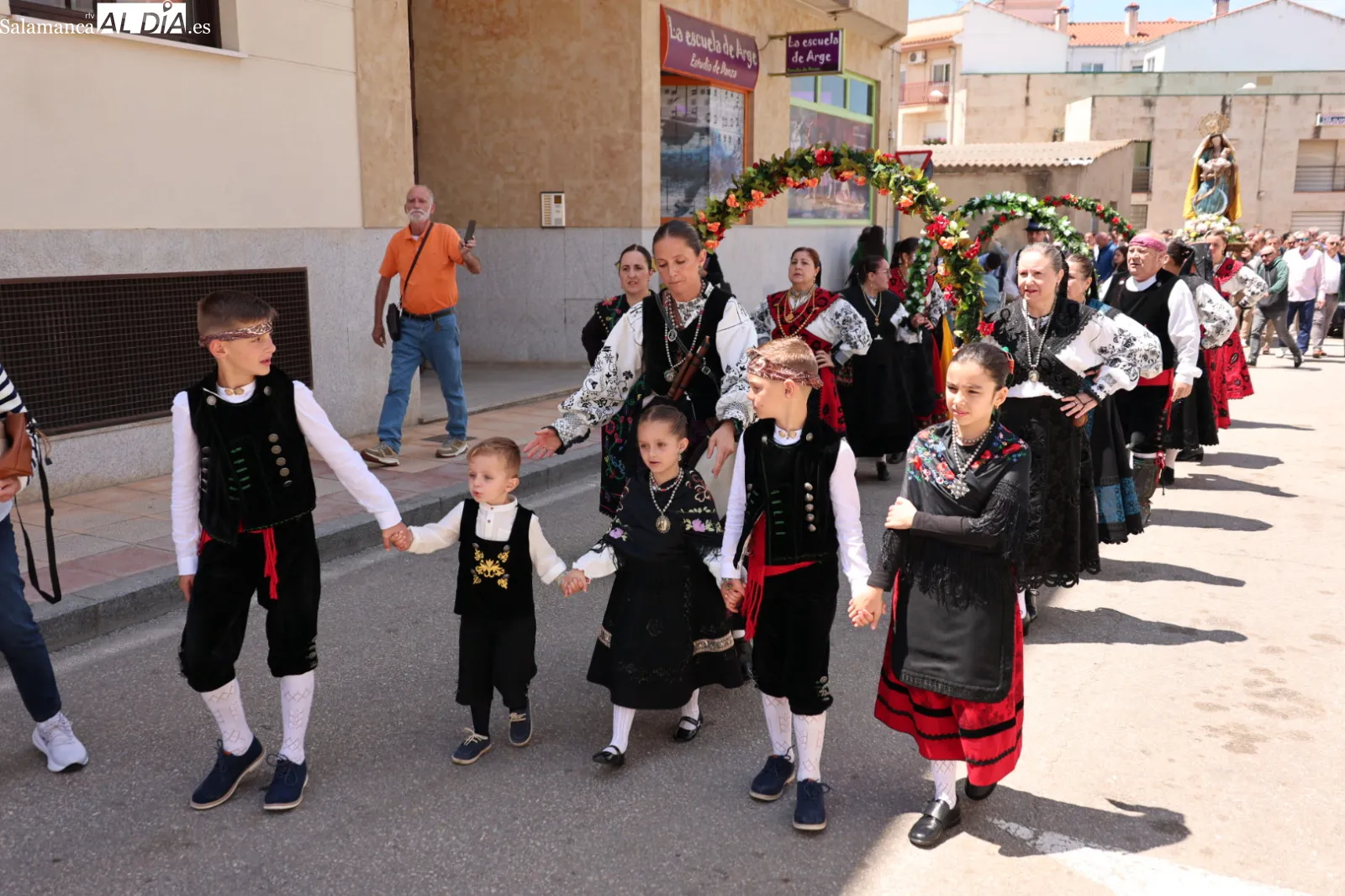 Procesión de la Virgen de los Remedios en Villamayor | FOTOS: David Sañudo