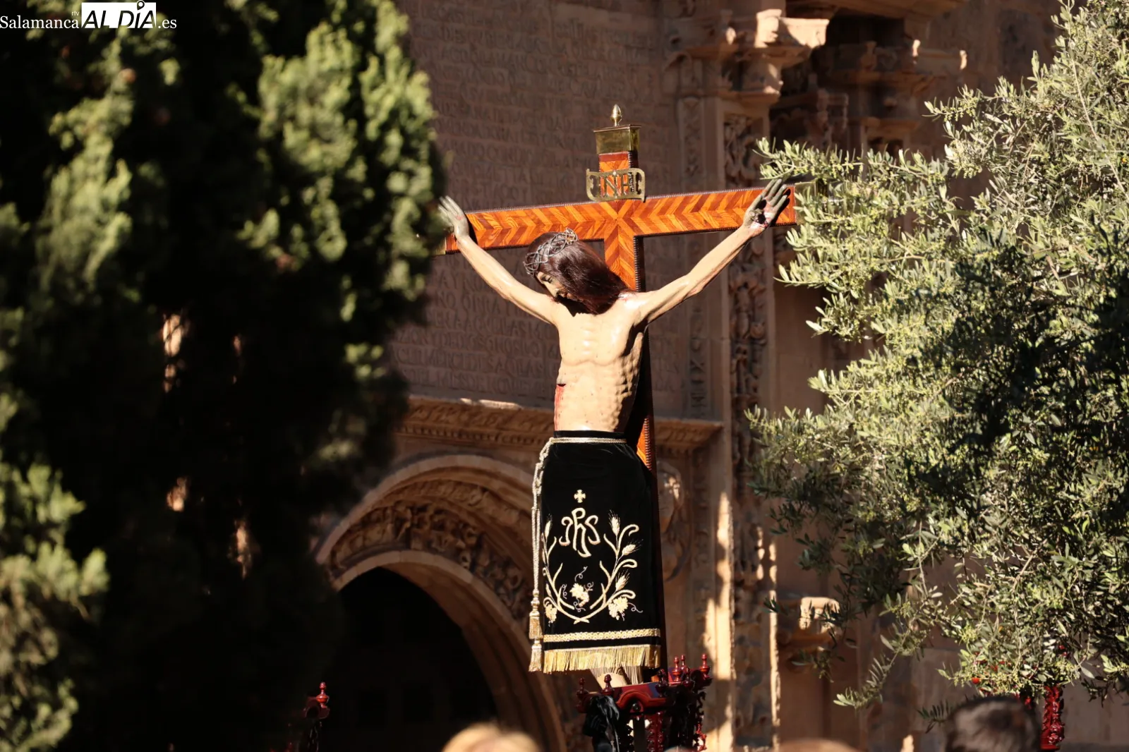 El Cristo de los Milagros realiza su tradicional procesión en Salamanca | FOTOS: David Sañudo