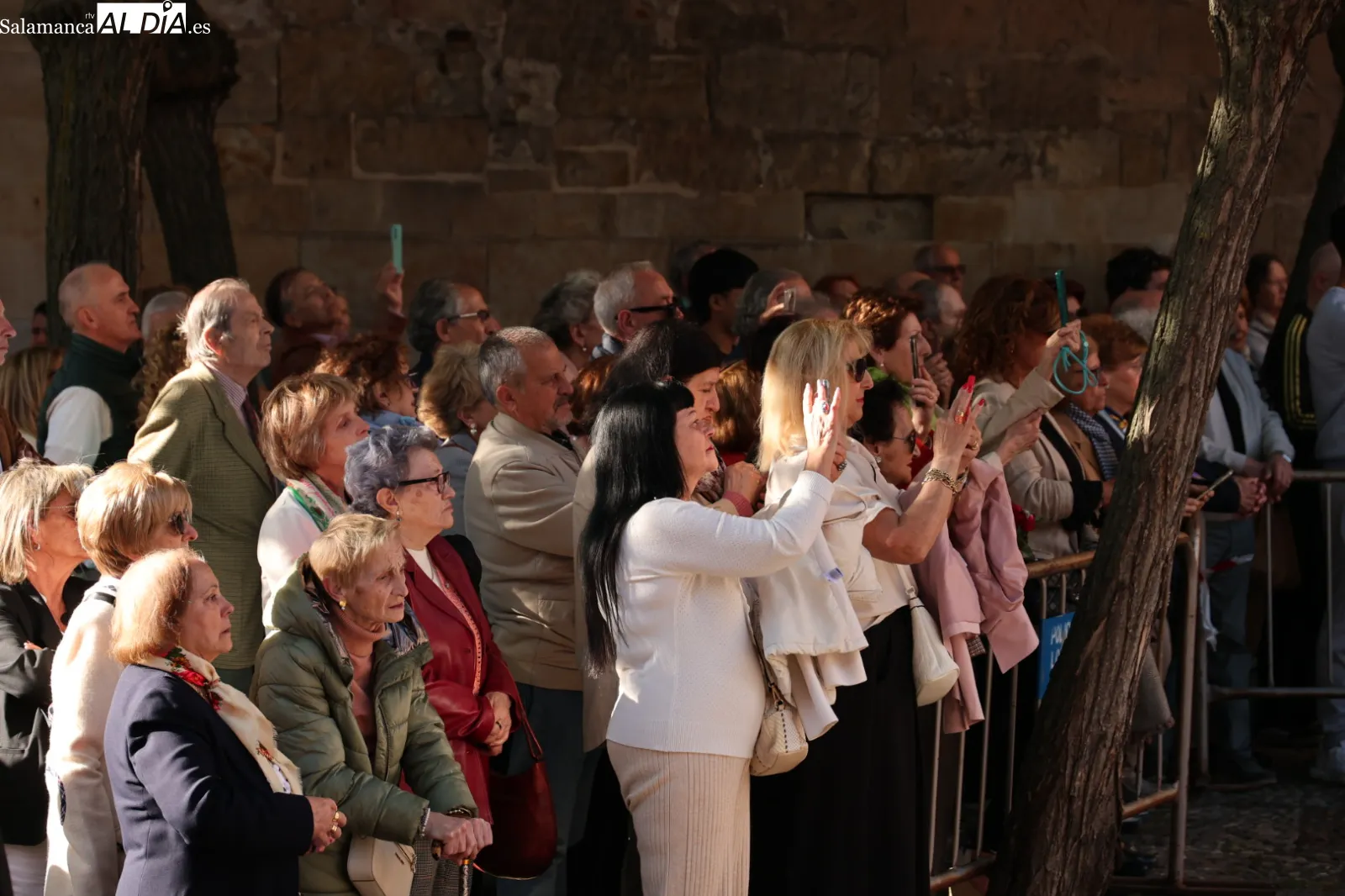 El Cristo de los Milagros realiza su tradicional procesión en Salamanca | FOTOS: David Sañudo