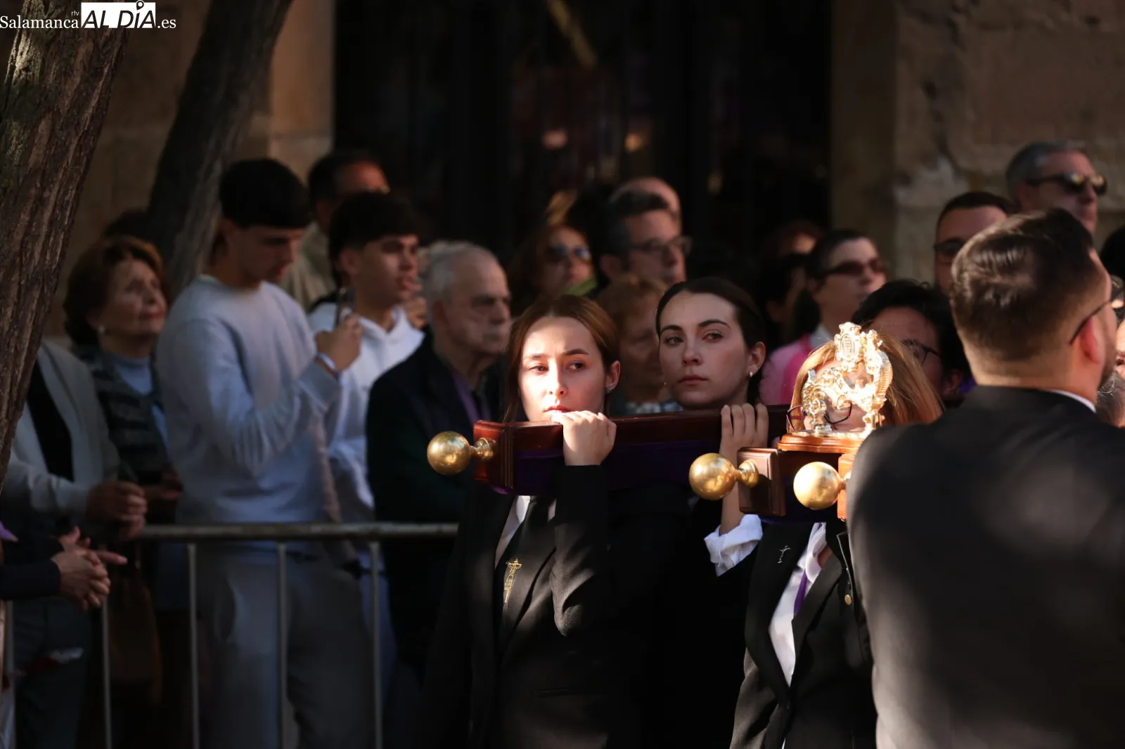 El Cristo de los Milagros realiza su tradicional procesión en Salamanca | FOTOS: David Sañudo