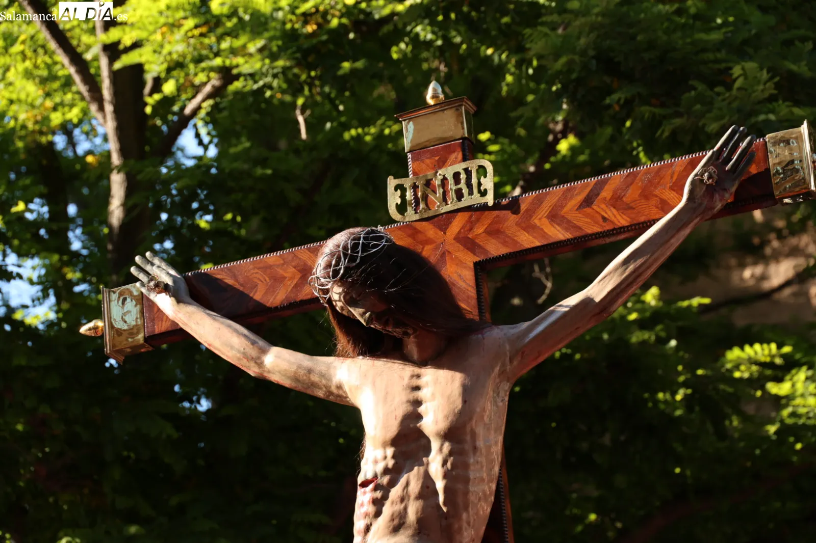 El Cristo de los Milagros realiza su tradicional procesión en Salamanca | FOTOS: David Sañudo