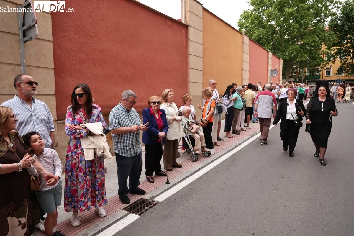 Procesión por la festividad de María Auxiliadora en Salamanca. Fotos: David Sañudo