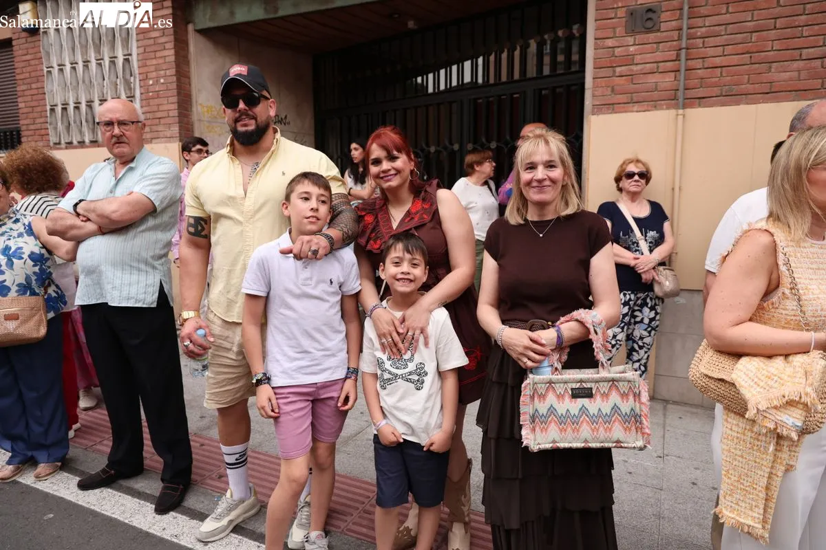 Procesión por la festividad de María Auxiliadora en Salamanca. Fotos: David Sañudo