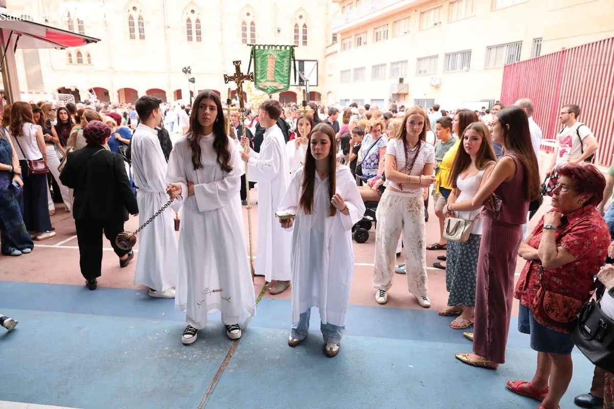 Procesión por la festividad de María Auxiliadora en Salamanca. Fotos: David Sañudo