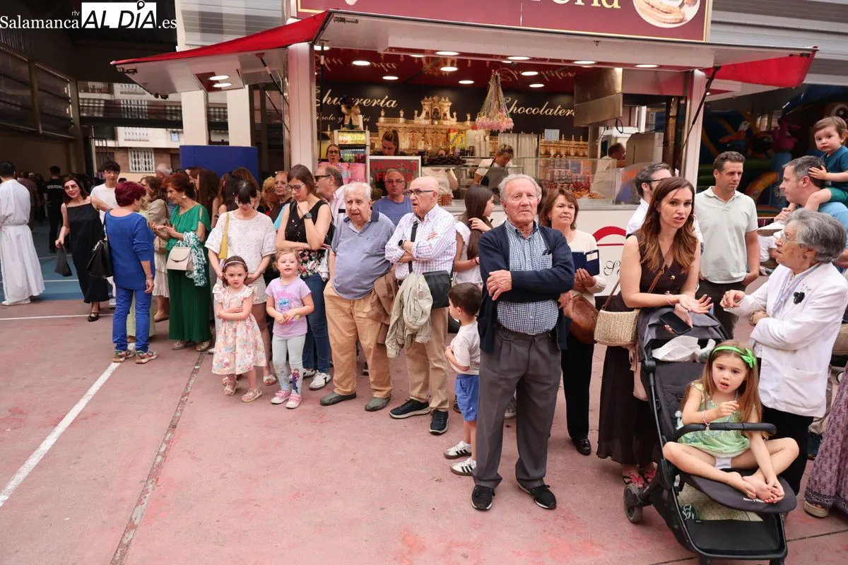 Procesión por la festividad de María Auxiliadora en Salamanca. Fotos: David Sañudo