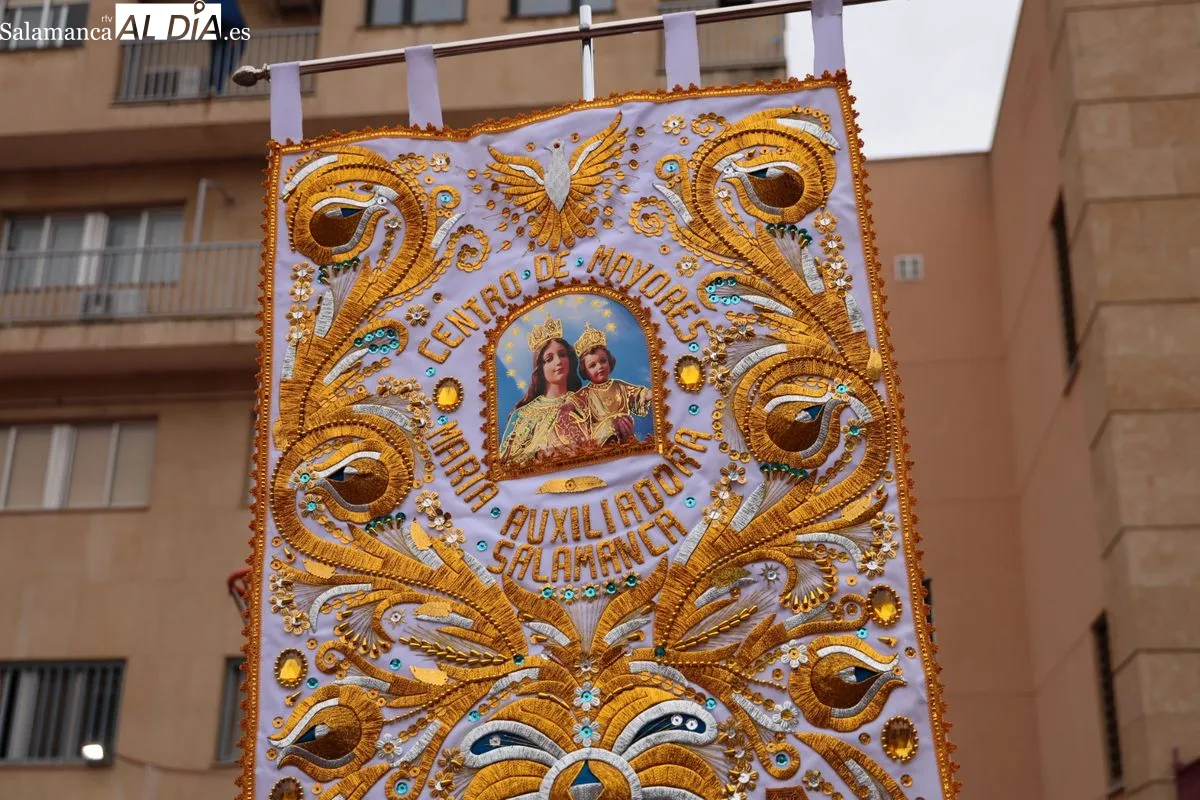 Procesión por la festividad de María Auxiliadora en Salamanca. Fotos: David Sañudo