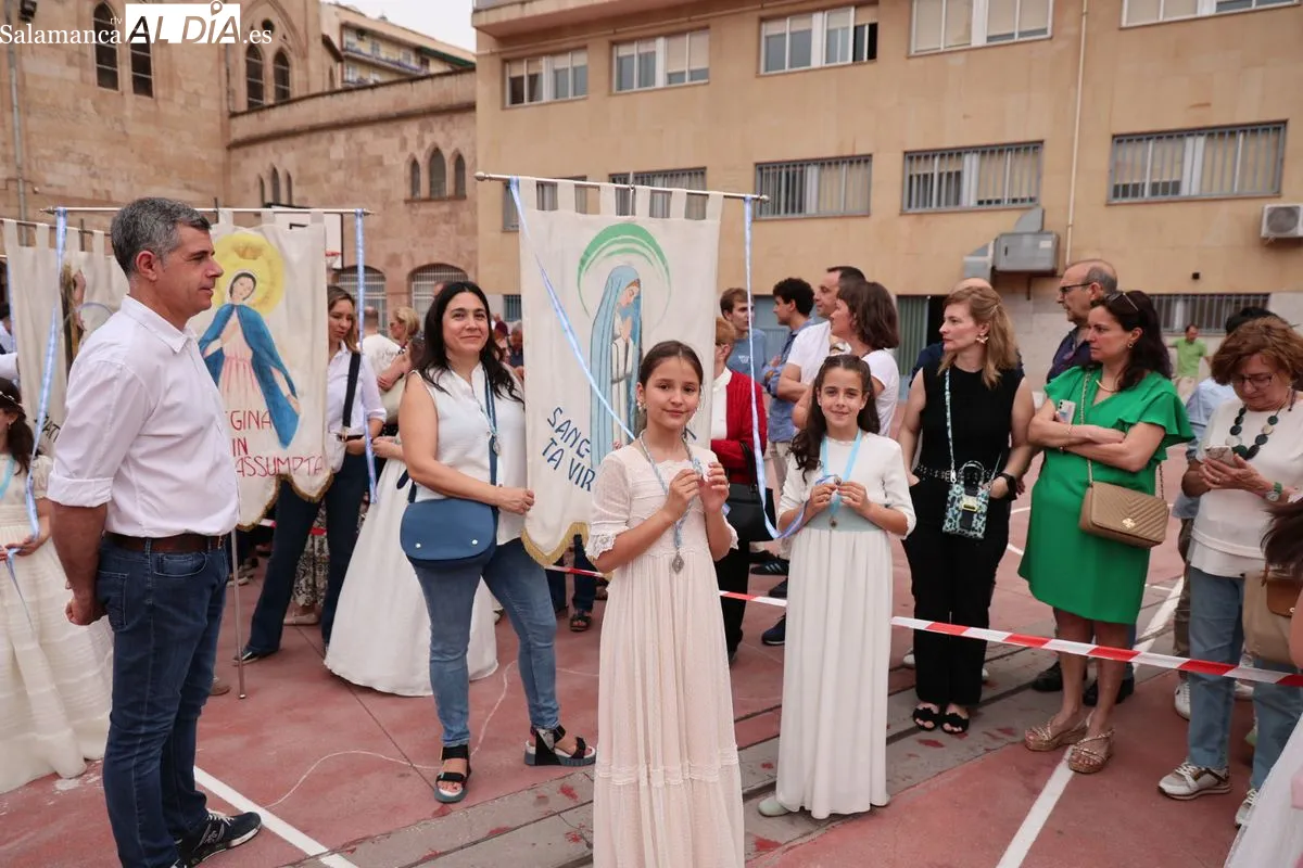 Procesión por la festividad de María Auxiliadora en Salamanca. Fotos: David Sañudo