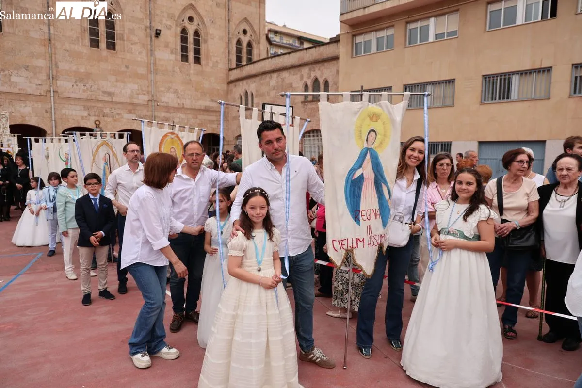 Procesión por la festividad de María Auxiliadora en Salamanca. Fotos: David Sañudo