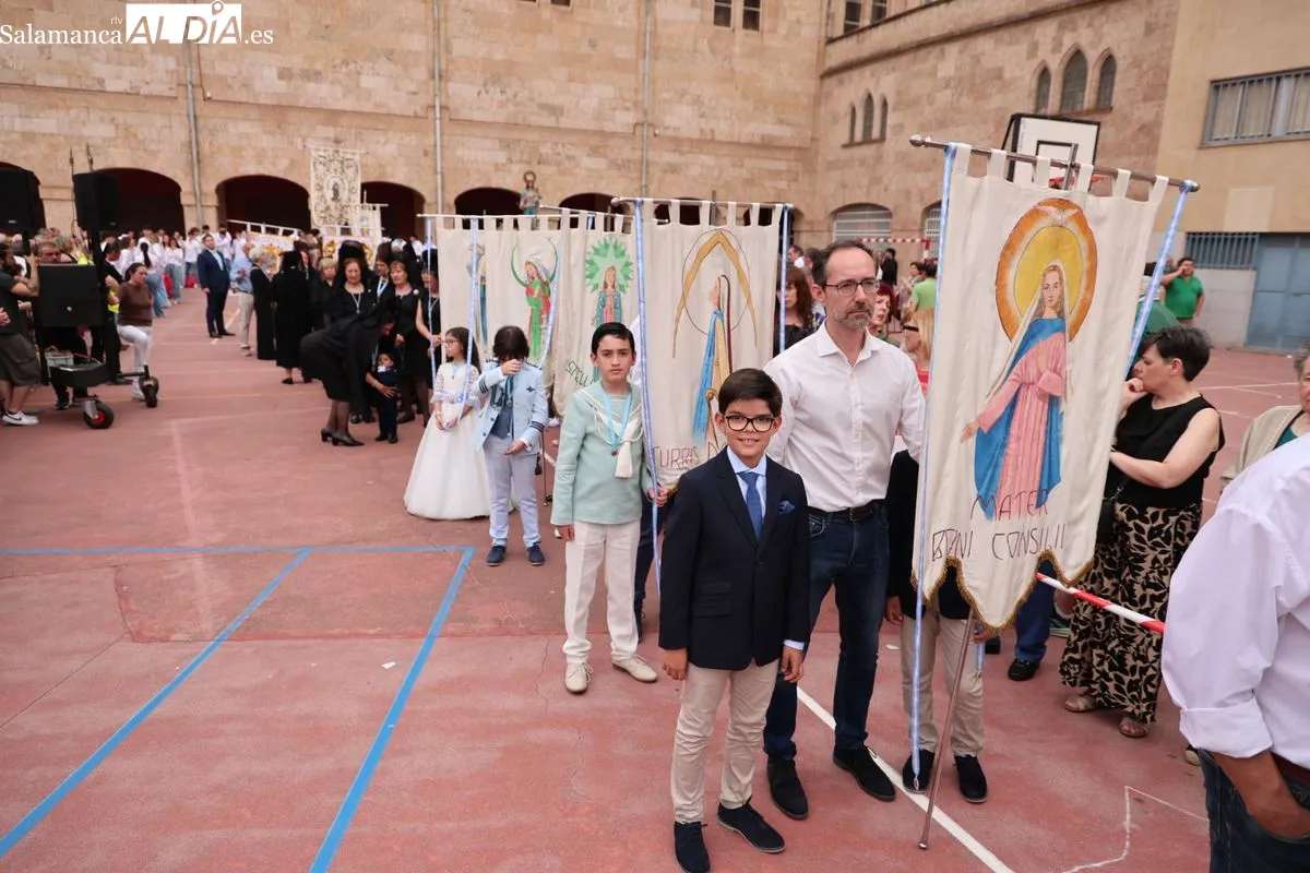 Procesión por la festividad de María Auxiliadora en Salamanca. Fotos: David Sañudo