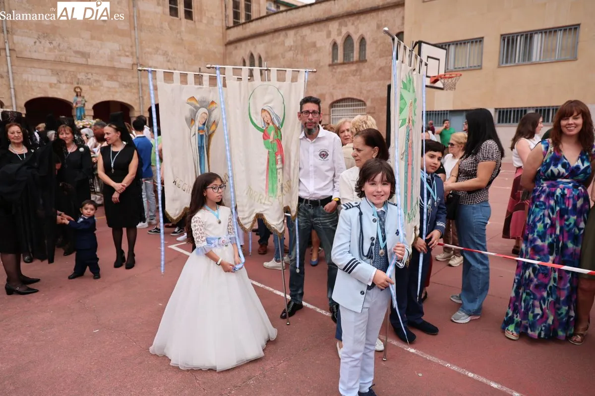 Procesión por la festividad de María Auxiliadora en Salamanca. Fotos: David Sañudo