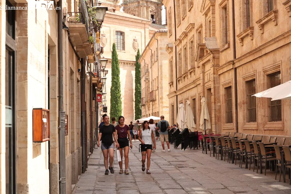 Ambiente en el centro de Salamanca este domingo. Fotos: David Sañudo