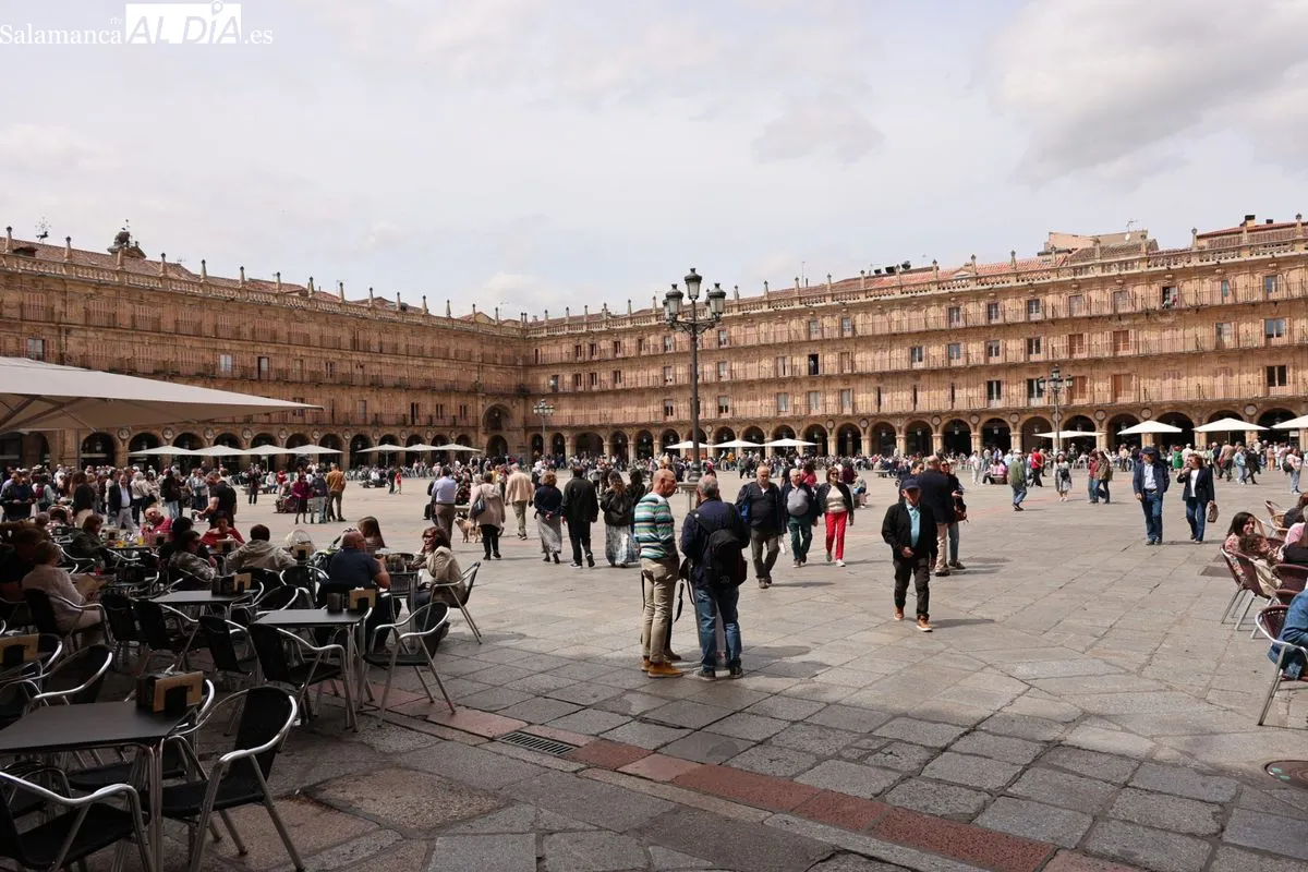Ambiente en el centro de Salamanca este viernes, 1 de Mayo. Fotos: David Sañudo