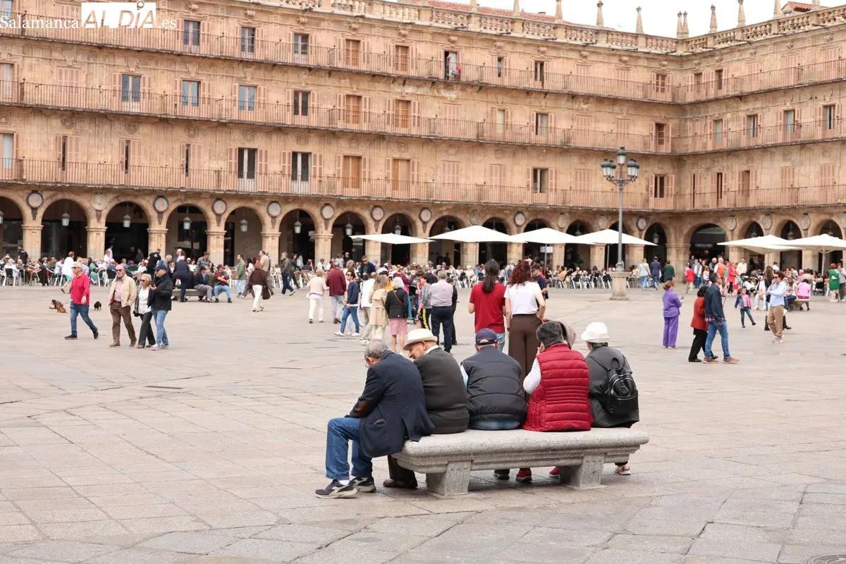 Ambiente en el centro de Salamanca este viernes, 1 de Mayo. Fotos: David Sañudo