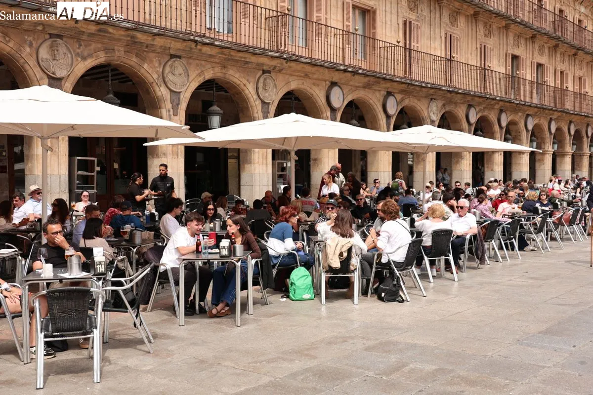 Ambiente en el centro de Salamanca este viernes, 1 de Mayo. Fotos: David Sañudo