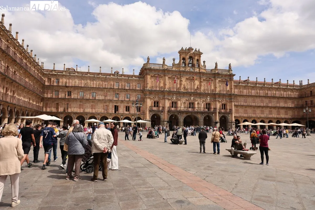 Ambiente en el centro de Salamanca este viernes, 1 de Mayo. Fotos: David Sañudo