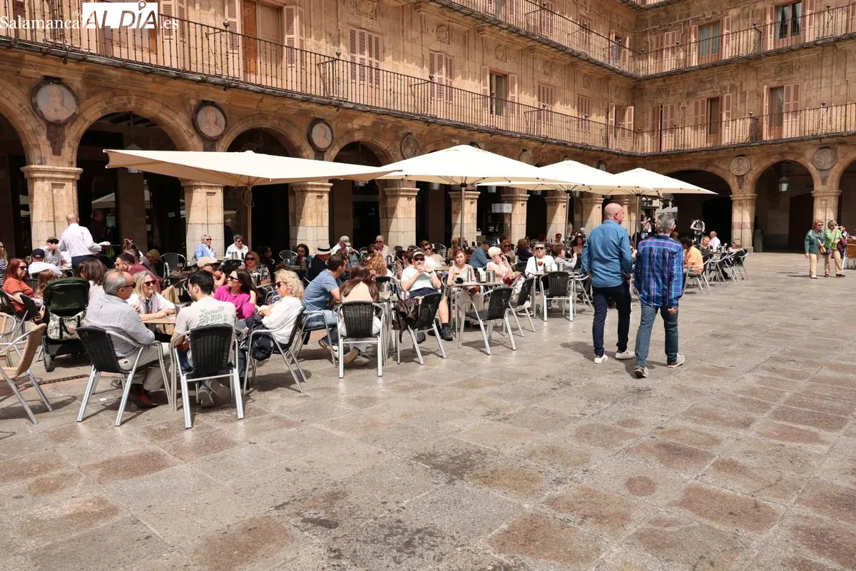 Ambiente en el centro de Salamanca este viernes, 1 de Mayo. Fotos: David Sañudo